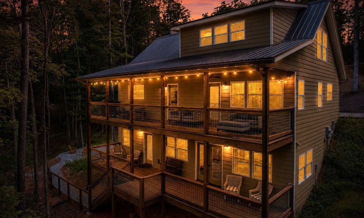 Dahlonega Cabin | On the River with Arcade, Firepit & Pet Friendly!