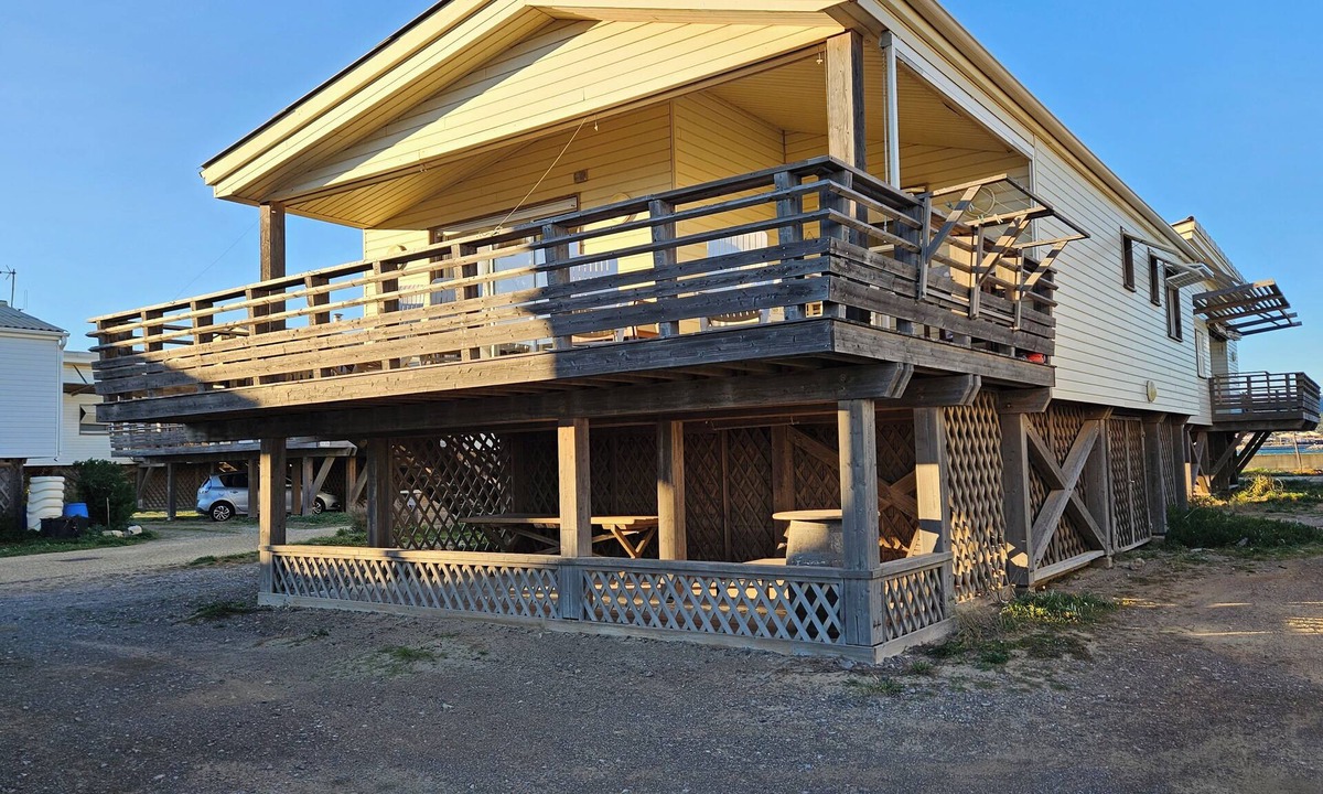Gruissan Ski Chalet | ON THE SEAFRONT AUTHENTIC, FULLY AIR-CONDITIONED CHALET