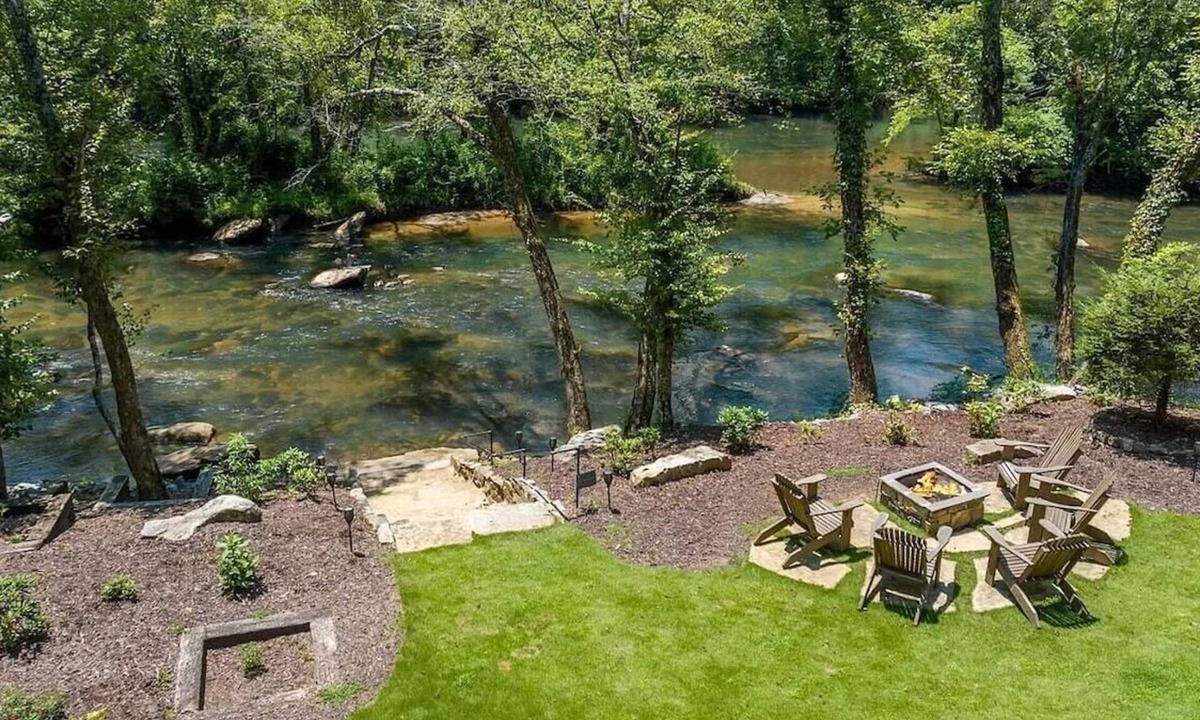 Mineral Bluff Cabin | On Toccoa River - Luxury Riverfront - Hot tub