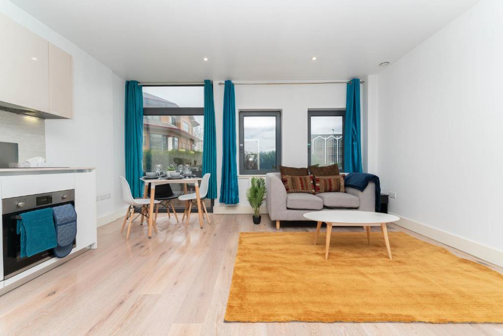 Harlington House | One bed flat with additional double mattress suitable for 4