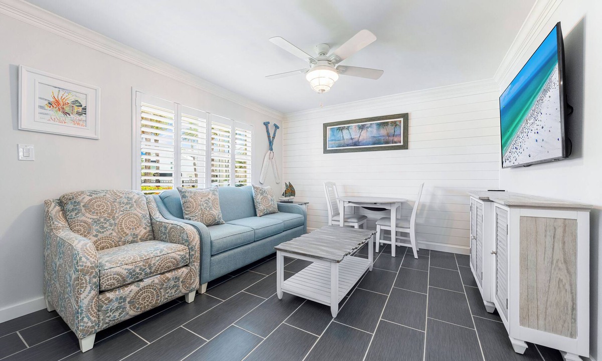 Siesta Key Village Condo | One Bed/One Bath Condo- Step From Siesta Key Beach with Pool On Property!