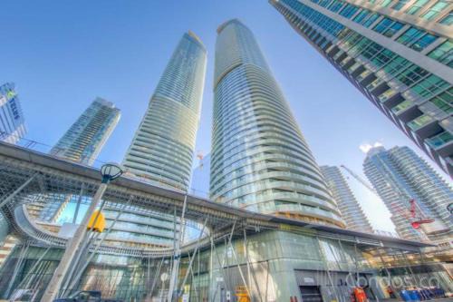 Toronto Entertainment District Apartment | One bed plus Den Downtown Toronto