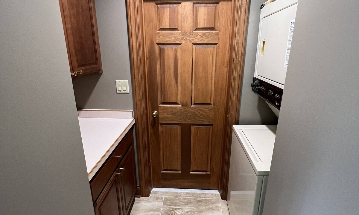 Dayton House | One Bedroom Master Suite In the Heart of Kettering