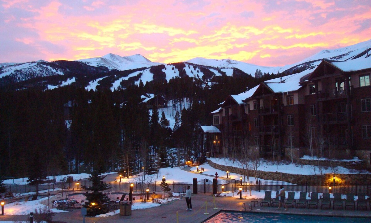 Peak 9 Resort | One Bedroom Master Unit. Beautiful Luxury Ski in, Ski Out Resort
