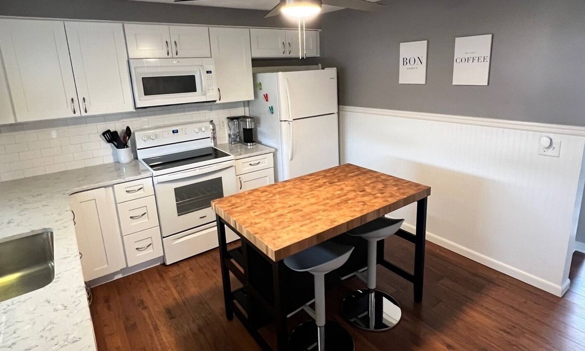 Old Forge House | One bedroom Penthouse 5min from Airport and Montage Ski Resort!