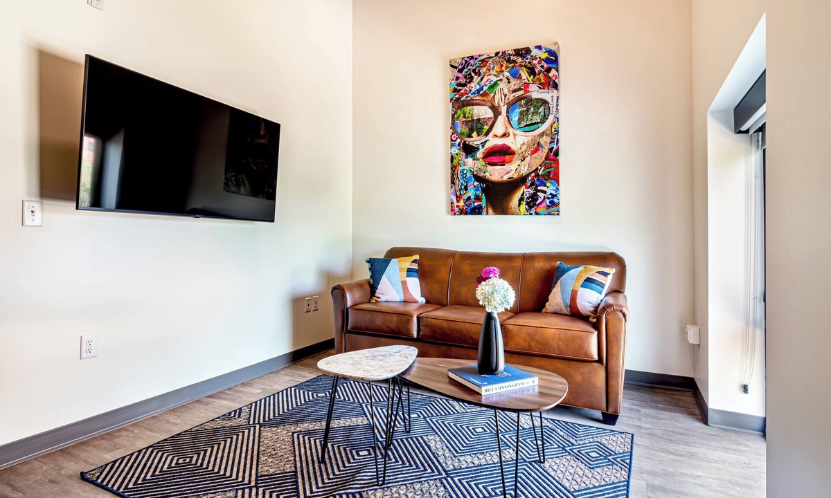 Madison Hotel | One Bedroom Queen in the heart of downtown.