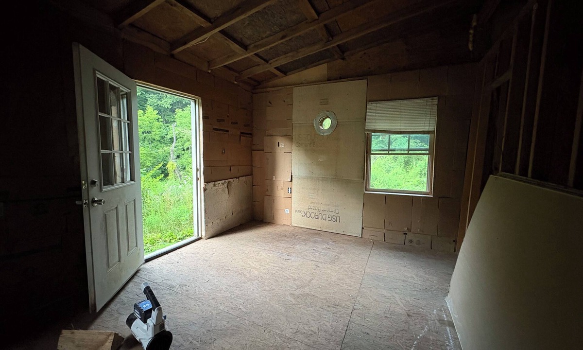 Speedwell Cabin | One Bedroom Rustic Cabin
