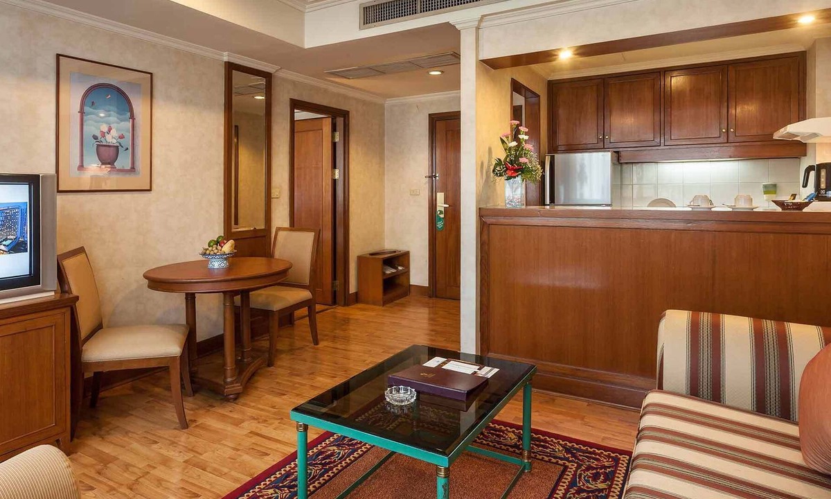 Bangkok Central Business District Apartment | One Bedroom Suite in heart of the city (A116)