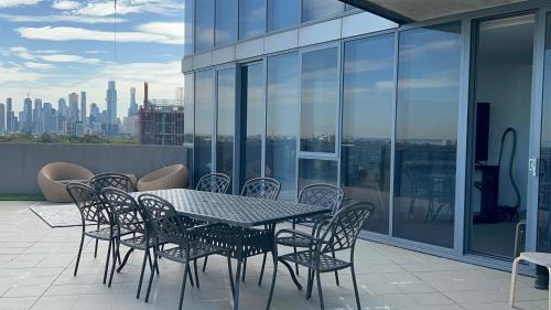 Melbourne House | One bedroom with Spacious n Amazing water view apartment
