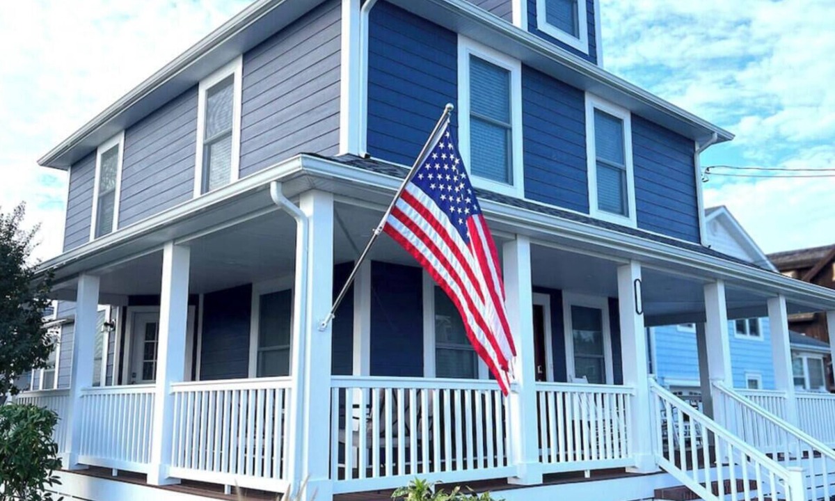 Point Pleasant Beach House | One block to beach, off st parking, 3fls