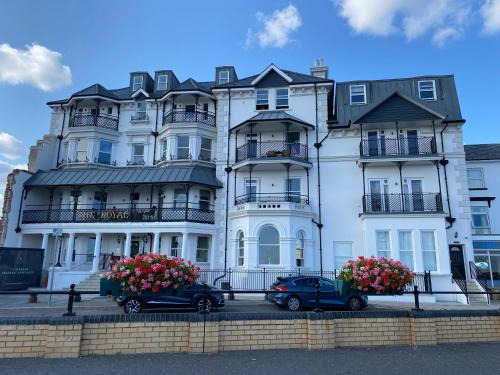 Bognor Regis House | One Double bedroom with en-suite bath and shower and a separate toilet at the Royal - Homestay not Hotel