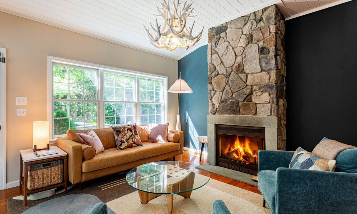 Town of Marbletown House | One Level Luxe w/Dream Patio and Fireplace