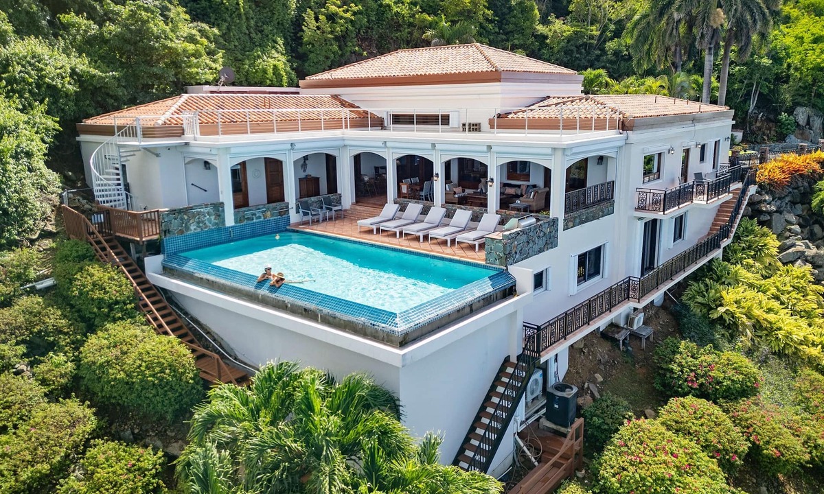 Estate Lovenlund House | One-level main floor - Central Local - Magens Bay