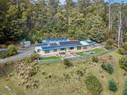 Mole Creek House | One Mile Bridge - Off Grid Stays