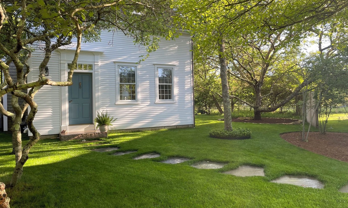Nantucket House | One Prime week left in August, 8/22 - 8/29 and All of Sept!
