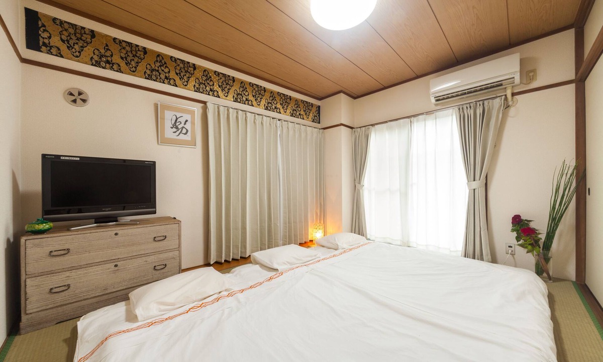 Koenjikita Apartment | Only 6 minutes to Shinjuku Koenji is a modern Japanese room that can accommodate up to 4 people.