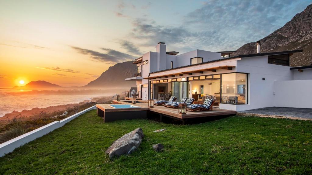 Betty's Bay Bed & Breakfast | OnTheRocksBB Solar Powered Guesthouse and Ocean Lodge