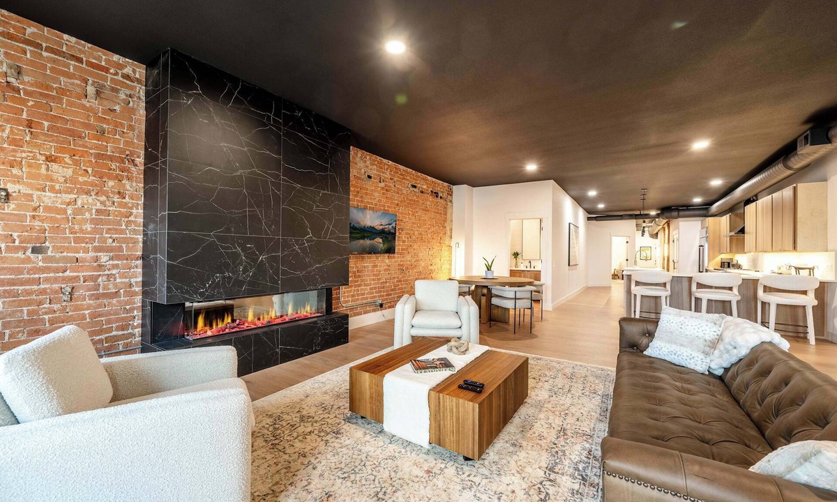 Sheridan Condo | Onyx | Luxury Executive Loft Overlooking Main | Vibrant Fireplaces, King Bed