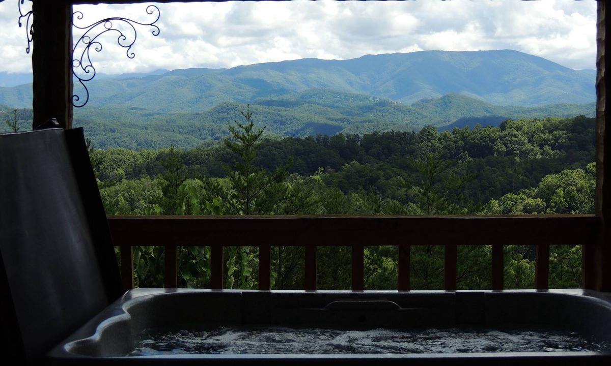 Sevierville Cabin | Open 8/9-13, 18-23 Stairway to Heaven, Secluded, Elegant, Breathtaking Views!