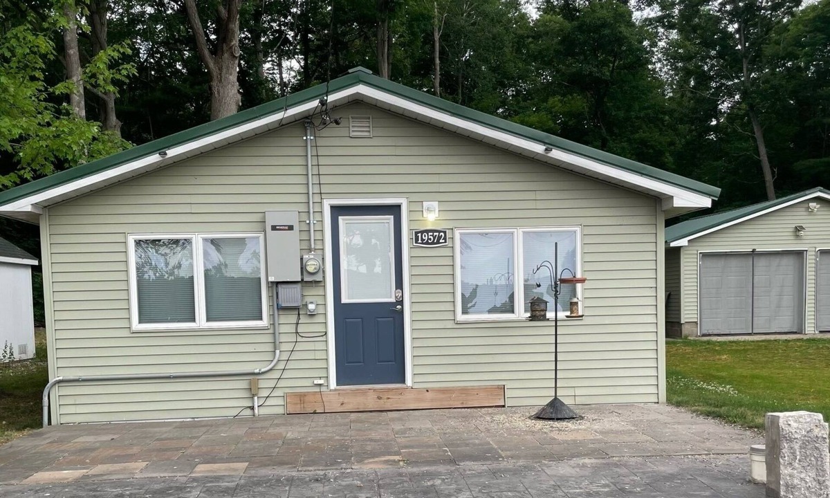 Big Rapids House | Open Concept Wooded Retreat Along the Muskegon River - Fishing, Boating, Ferris