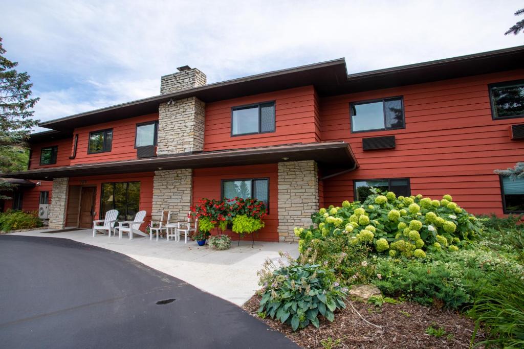 Sister Bay Hotel | Open Hearth Lodge