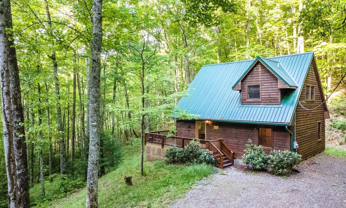 Franklin Cabin | Open Large Wrap Around Deck - Gas Grill - Gas Fireplace