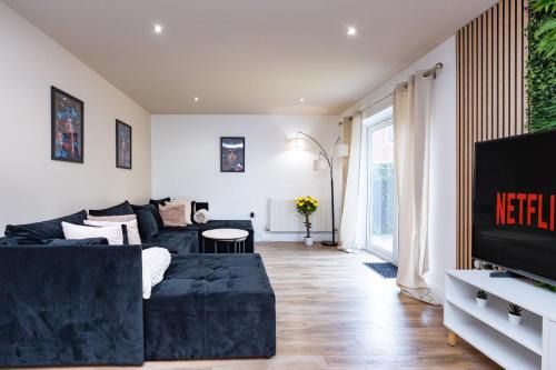 Fareham House | Open Mind Property- 6BRHome, HotTub & Free Parking