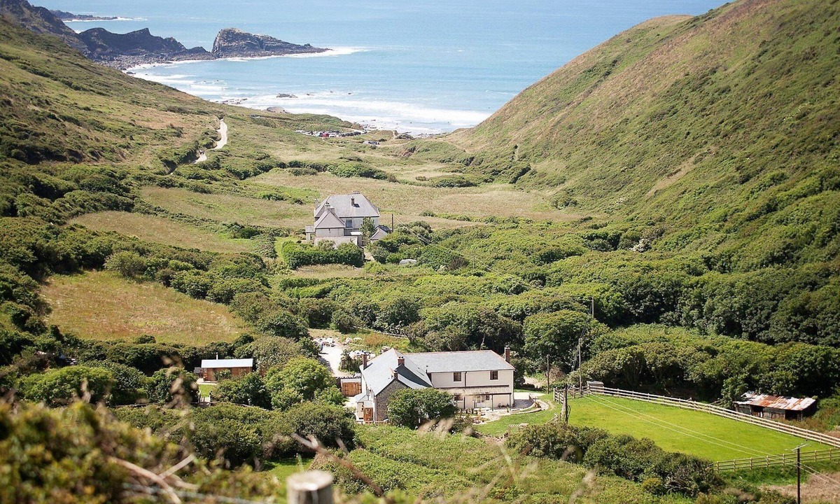 Bideford House | Open-plan, beautiful family house, near beach. Now re-open for bookings