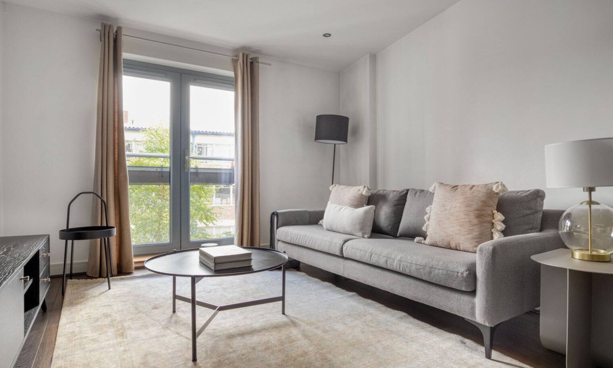 Whitechapel Apartment | Open plan Whitechapel 2BR, near Algate Station, by Blueground