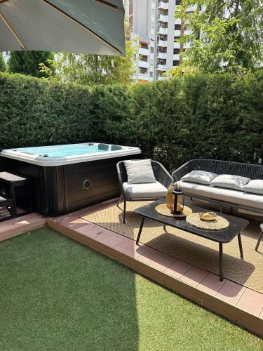 Greco Apartment | Open Space - Garden & Jacuzzi