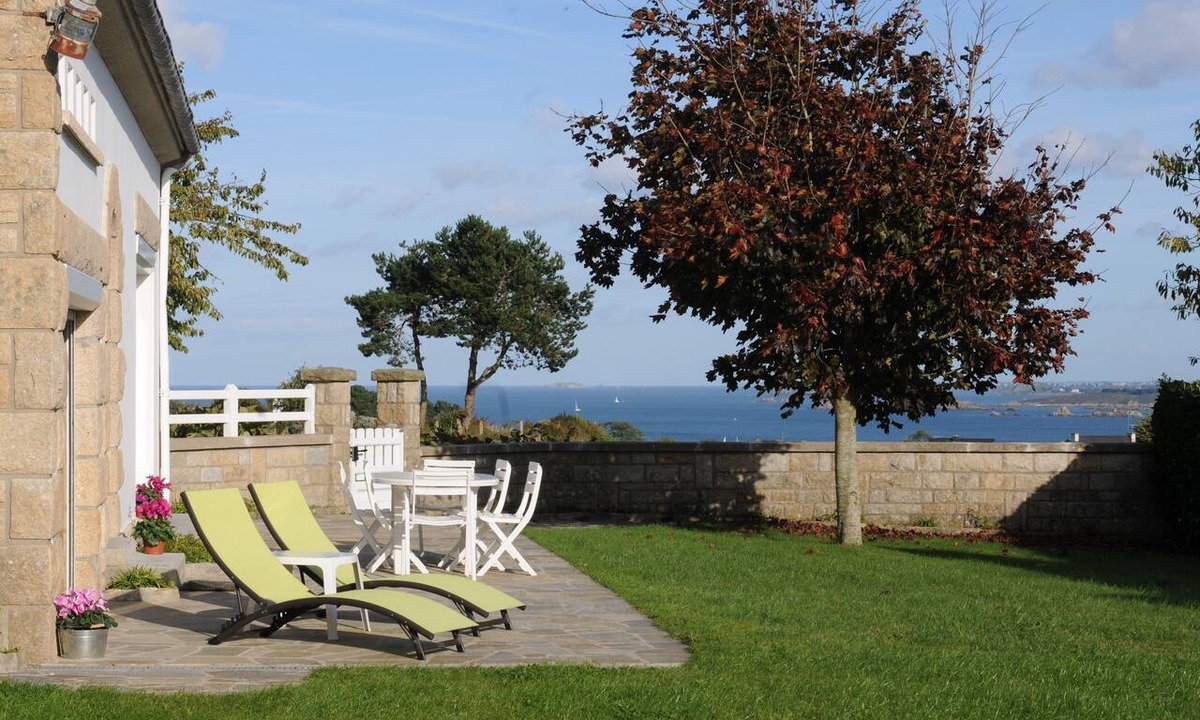 Saint-Cast-le-Guildo House | Opened SEA VIEW, BEACH 10 min. by foot, large GARDEN, TV ENGLISH channels