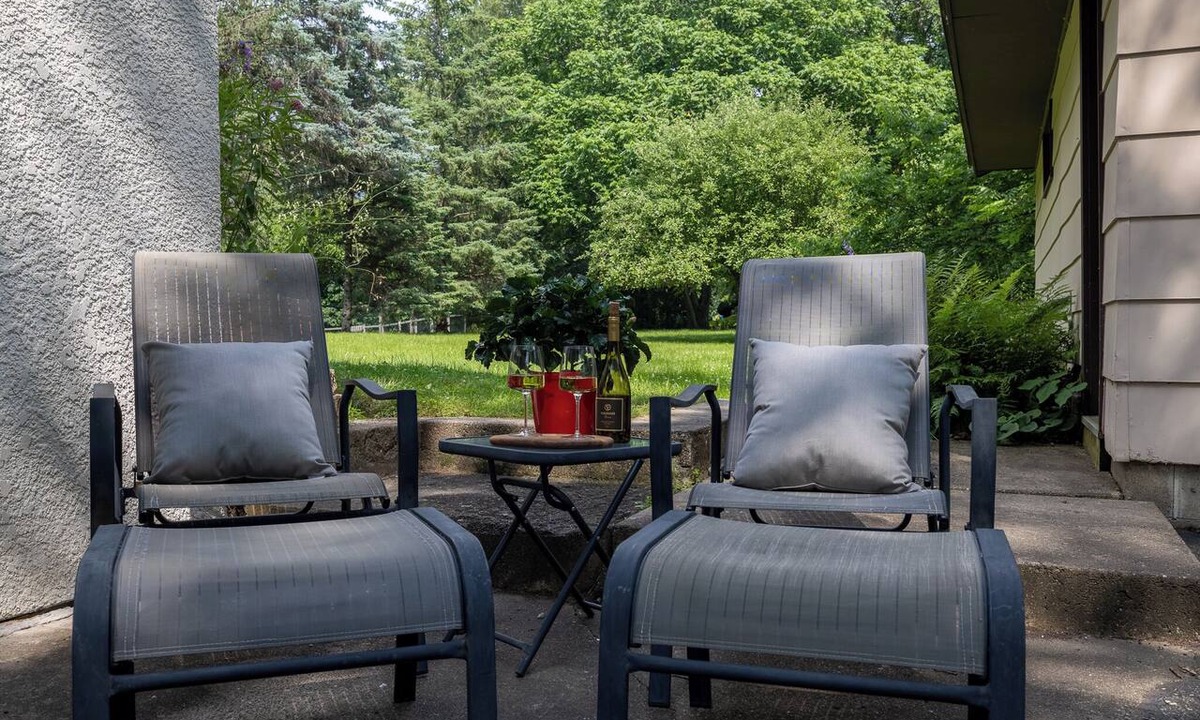 Minnetonka Apartment | Openings! Modern Minnetonka Retreat Near Lake Minnetonka | Peaceful & Brand New