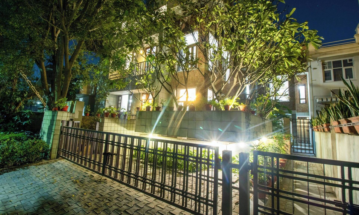 South West Villa | Opulent Antique 6BR Villa in Gurugram