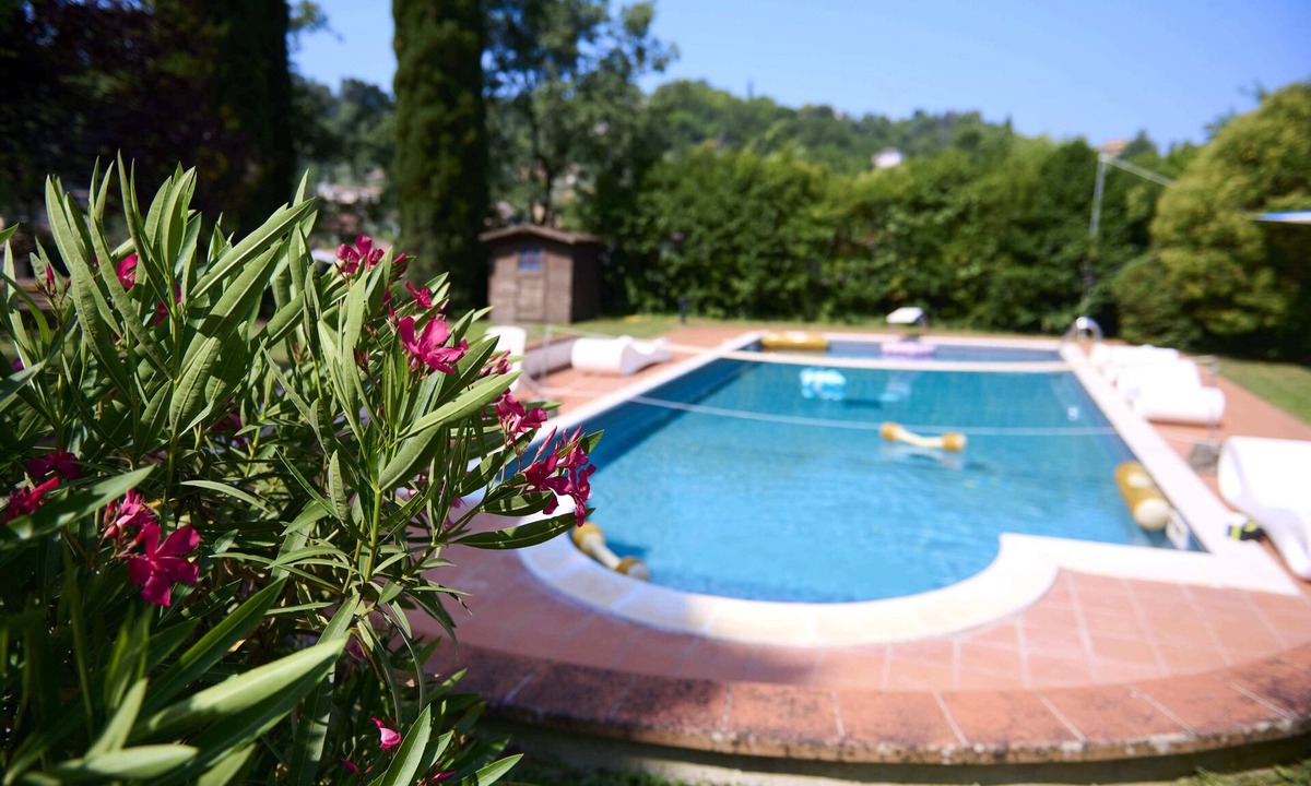 Terni Villa | Opulent Villa Private Heated Pool and Park, Volley Ball, Table Tennis, Whirlpool