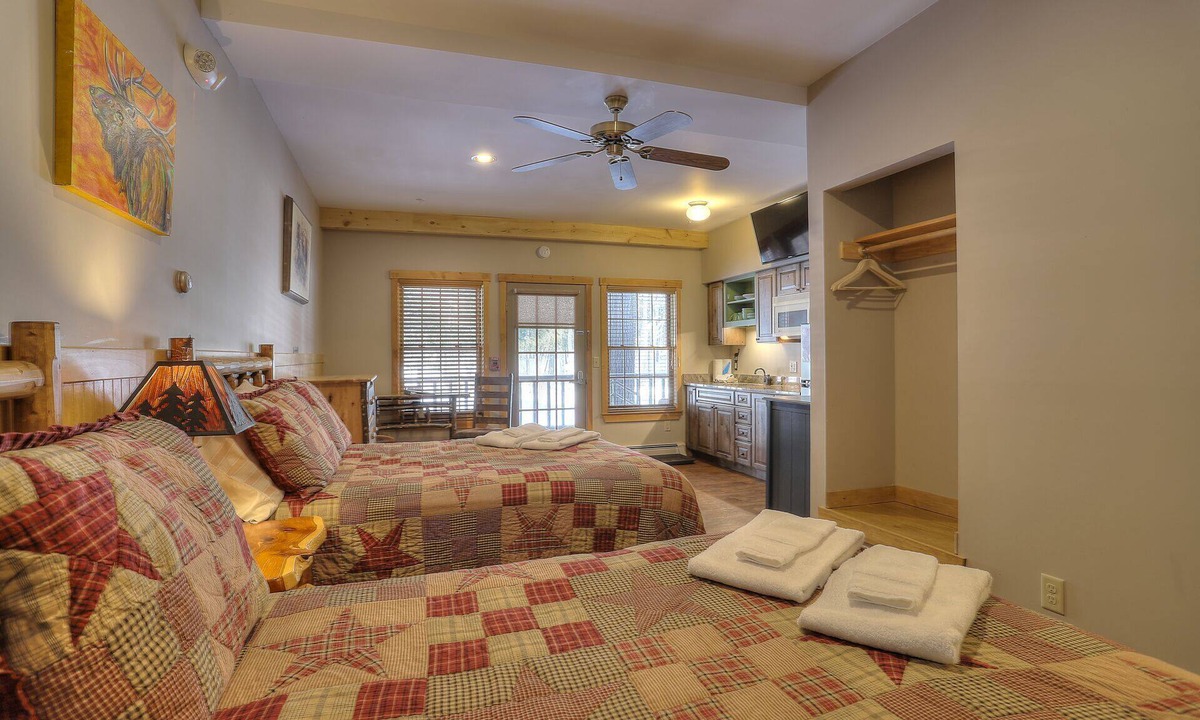 Oquossoc Hotel | Oquossoc Suite #3 | A/C
