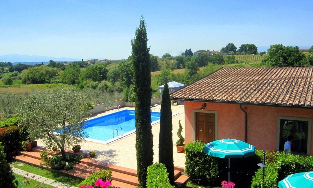 Poggio Alla Cavalla House | ORANGE APARTMENT in Poggio alla Cavalla farmhouse in the heart of Tuscany