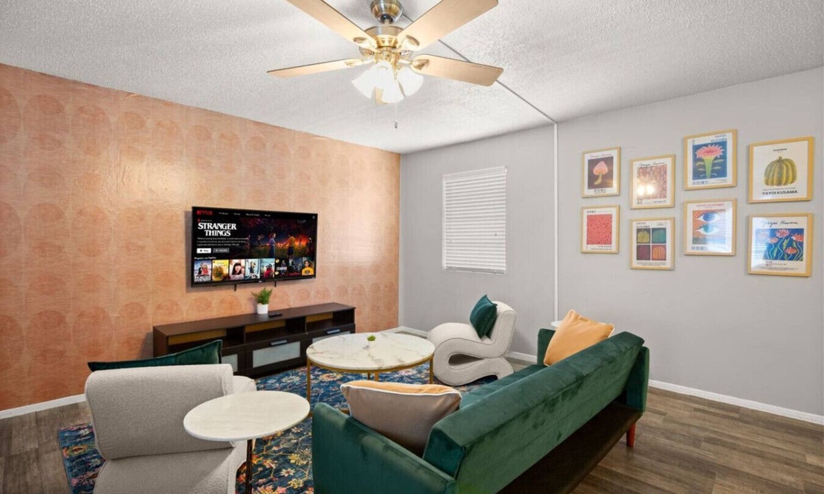 Brentwood Apartment | Orange Austin Pad! Short Distance to DTX, 6th