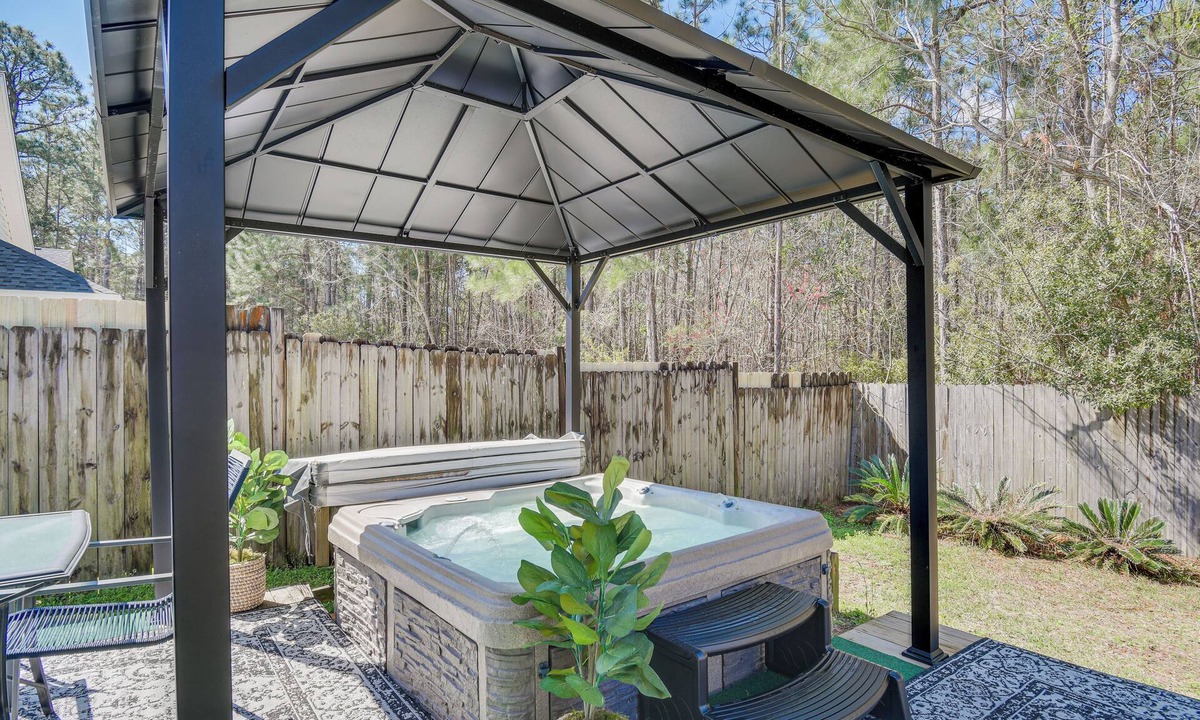 Orange Beach Cottage | Orange Beach Home w/Hot Tub < 2 Mi to The Wharf
