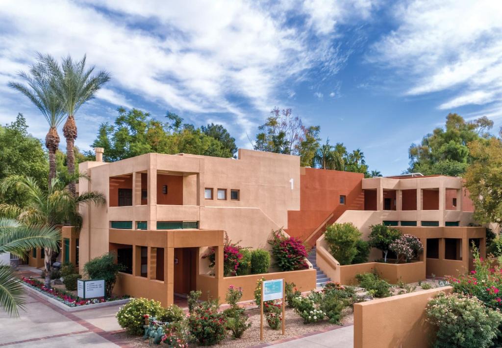 Paradise Valley Village Resort | Orange Tree Resort