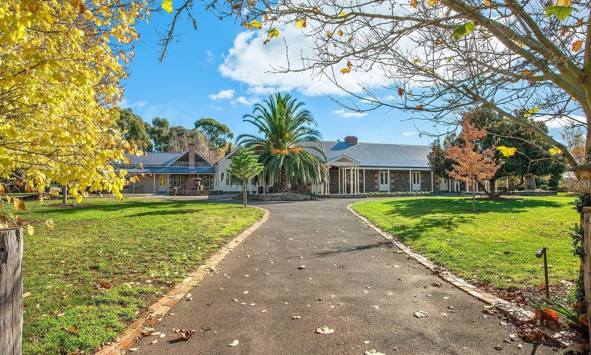 Weatherboard House | Orchards at Spring Vale Farm - Homestead 6 guests