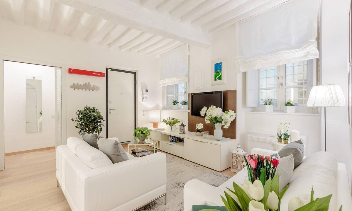 Lucca Historical Center Apartment | Orchidea Bianca Apartment