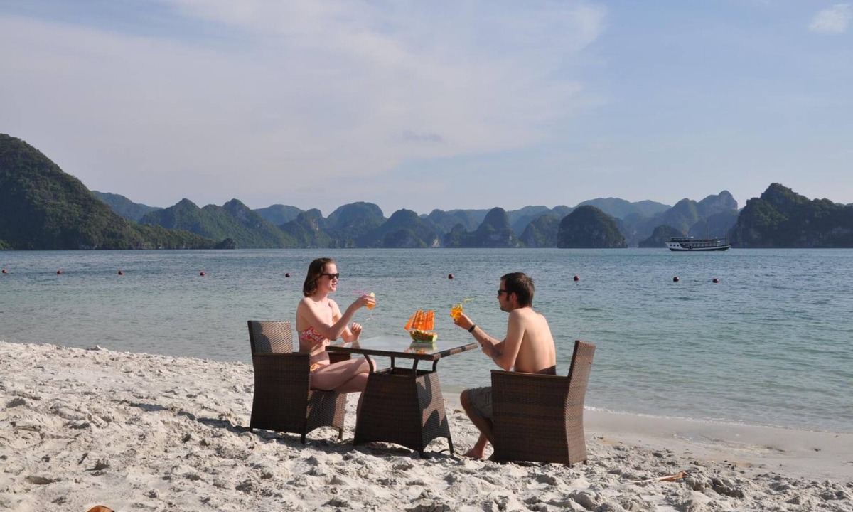 Bai Chay Boat Rental | Oriental Sails