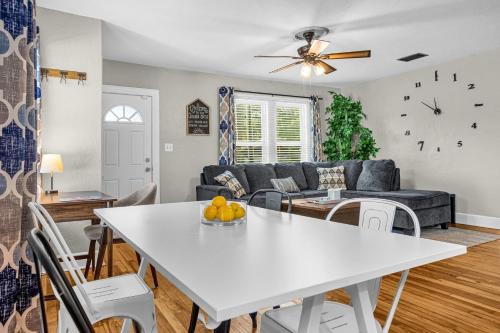 Wadeview Park House | Orlando Oasis! Free Laundry & Parking Near Disney!