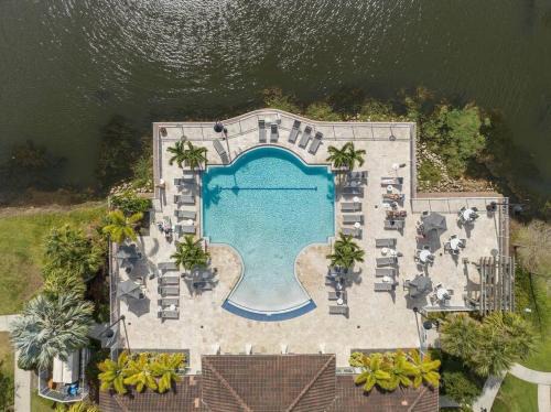 Ocoee Apartment | Orlando Oasis: Modern 4BD Balcony+Lake View+Pool