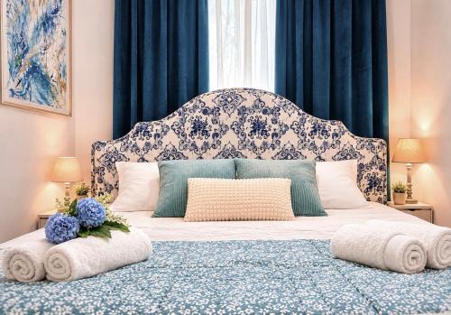 Koum Kapi Apartment | Orpheus House Beachfront 2BR Apartment with Balcony & Sea View Walk to Old Town