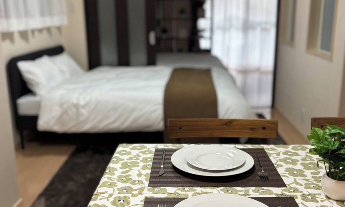 Kita Apartment | Osaka Castle, Nakanoshima and Osaka-Tenmangu/Orizuru Kitchen Apartment 202