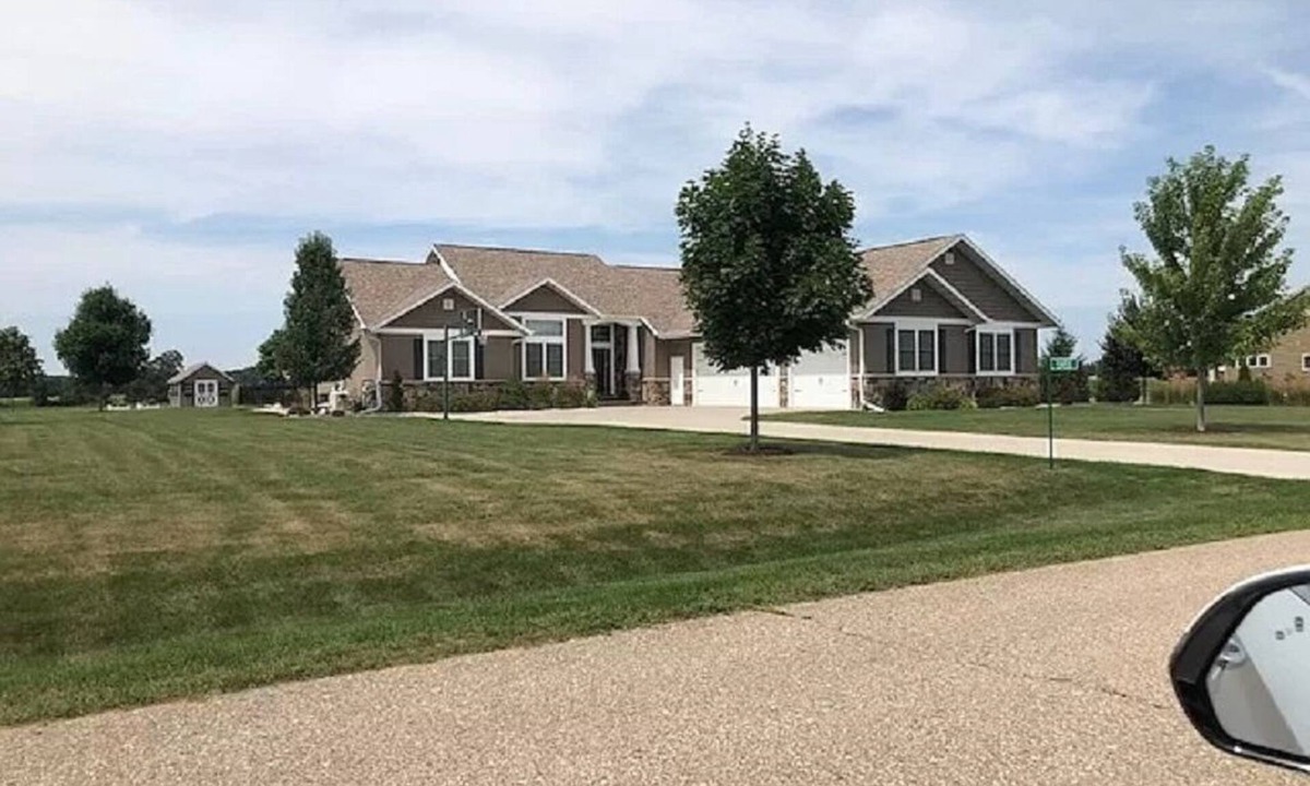Butte Des Morts House | Oshkosh EAA & Green Bay NFL Draft 2025