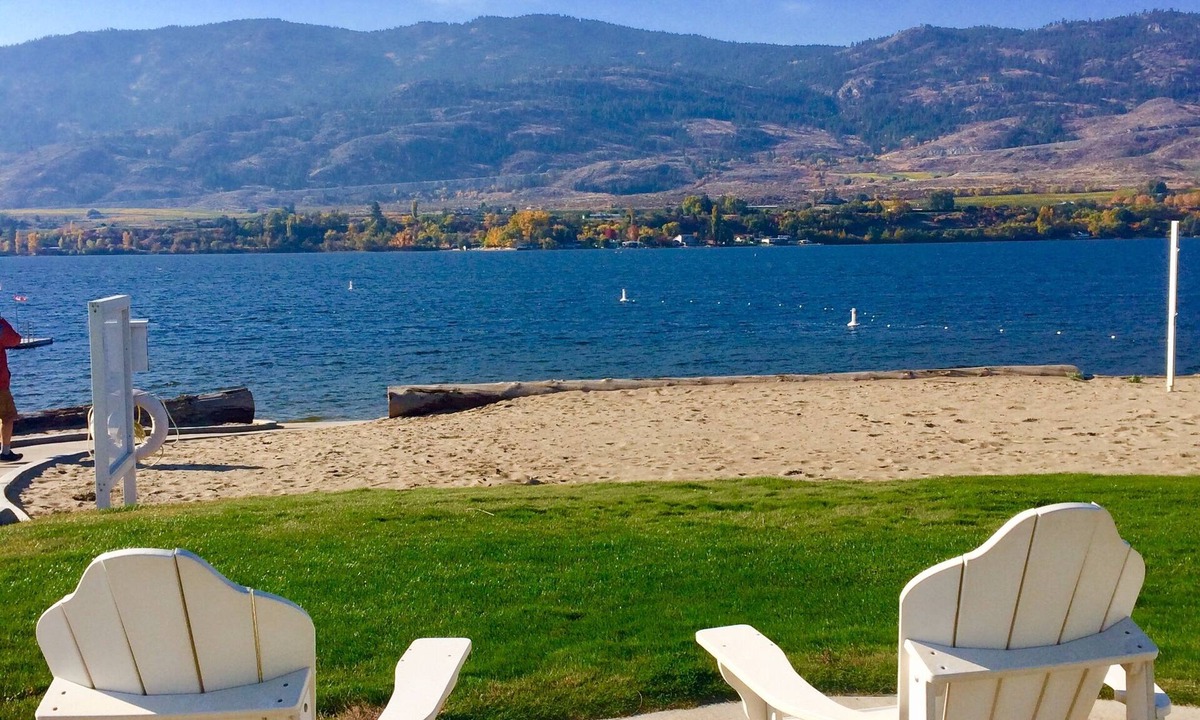 Osoyoos House | Osoyoos Beachside Cottage *Almost lakefront!* #83
