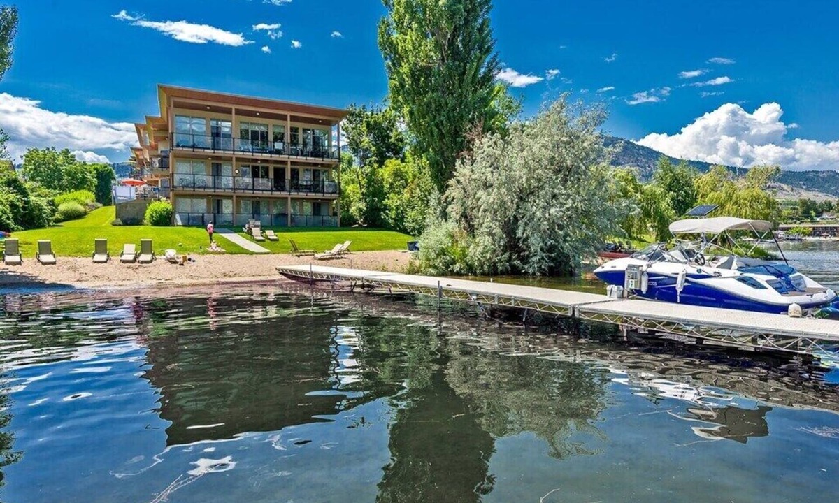 Osoyoos Condo | Osoyoos Lakefront, Perfect Summer Vacation Spot, Pool, Hot Tub and Private Beach