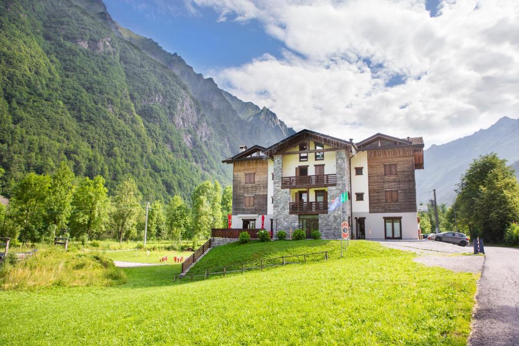 Valbondione Hotel | Ostello Casa Corti